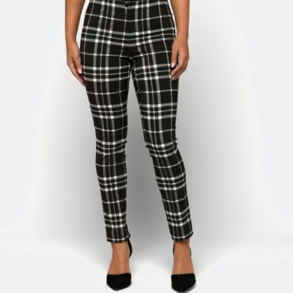 VIOLETS & ROSES
Violet Mid Rise Slim
Straight Trouser . - Picture 2 of 3